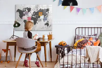 Beschreibbare Magnettafel mit Weltkarten-Motiv im Beton-Look