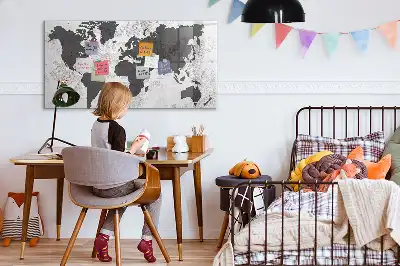 Beschreibbare Magnettafel mit Weltkarten-Motiv im Beton-Look
