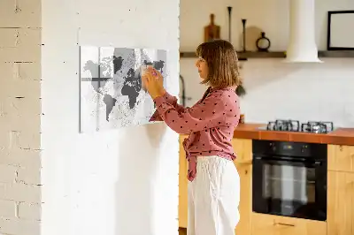 Beschreibbare Magnettafel mit Weltkarten-Motiv im Beton-Look