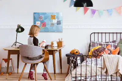 Schreib-Magnettafel in Dreieck-Abstraktion