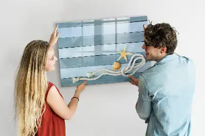 Beschreibbare Magnettafel mit Motiv Bretter, Pflanzen und Muscheln