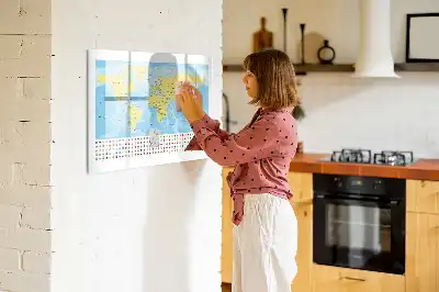 Weltkarte als beschreibbare Magnettafel