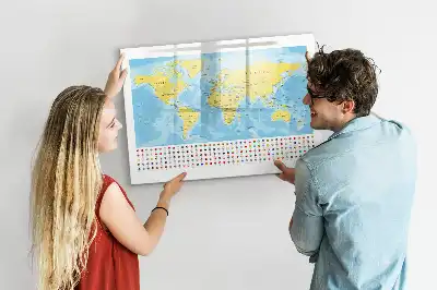 Weltkarte als beschreibbare Magnettafel