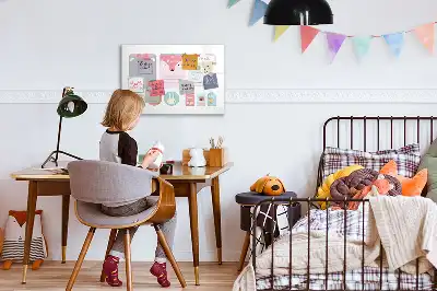Beschreibbare Magnettafel mit fröhlichen Lesezeichen