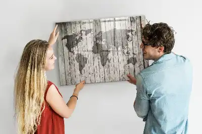 Weltkarte als beschreibbare Magnettafel