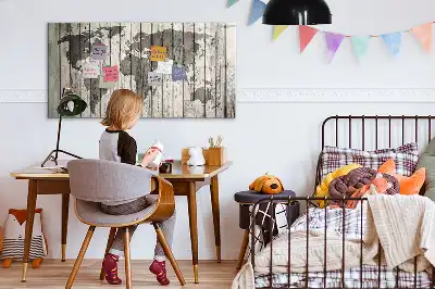 Weltkarte als beschreibbare Magnettafel