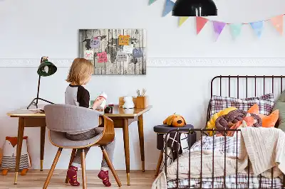 Weltkarte als beschreibbare Magnettafel