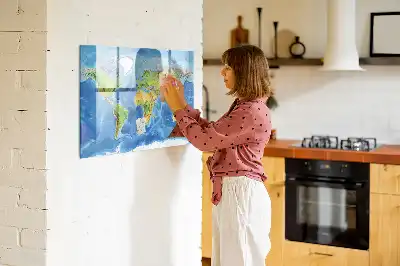 Weltkarte als beschreibbare Magnettafel