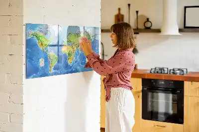 Weltkarte als beschreibbare Magnettafel