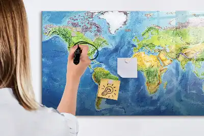Weltkarte als beschreibbare Magnettafel