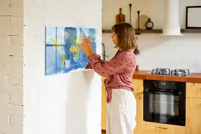 Weltkarte als beschreibbare Magnettafel