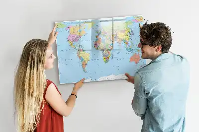 Weltkarte als beschreibbare Magnettafel