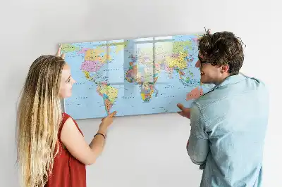 Weltkarte als beschreibbare Magnettafel