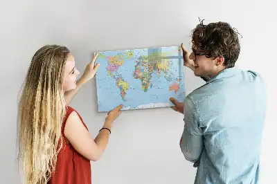 Weltkarte als beschreibbare Magnettafel