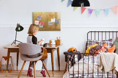 Beschreibbare Magnettafel in dekorativer Wandoptik