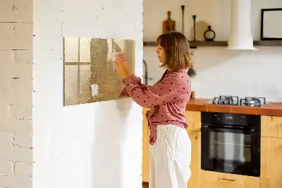 Beschreibbare Magnettafel in dekorativer Wandoptik