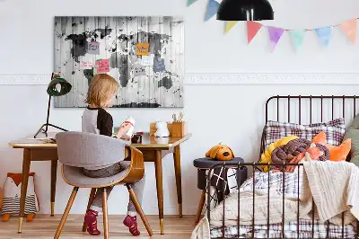 Magnetische Weltkarte auf Holz mit Schreibfunktion