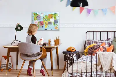 Kulturelle Weltkarte als magnetische Schreibtafel