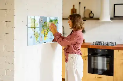 Kulturelle Weltkarte als magnetische Schreibtafel