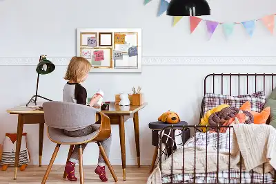 Beschreibbare Magnettafel mit goldenem Rahmen