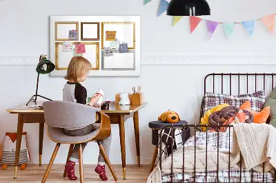 Beschreibbare Magnettafel mit goldenem Rahmen