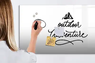 Beschreibbare Magnettafel mit Outdoor-Abenteuer-Design