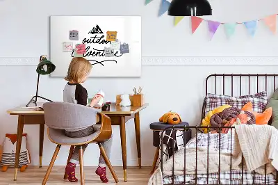 Beschreibbare Magnettafel mit Outdoor-Abenteuer-Design