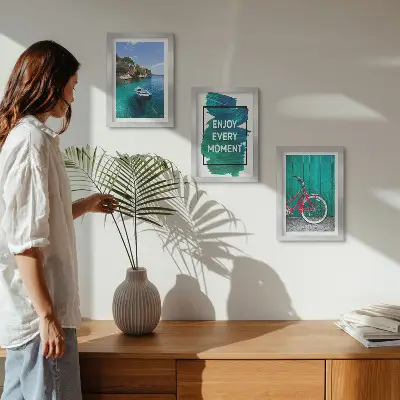 Bilderwand mit Meerblick und inspirierender Inschrift für Boote und Fahrräder
