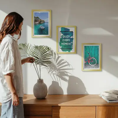 Bilderwand mit Meerblick und inspirierender Inschrift für Boote und Fahrräder