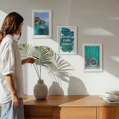 Bilderwand mit Meerblick und inspirierender Inschrift für Boote und Fahrräder