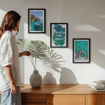 Bilderwand mit Meerblick und inspirierender Inschrift für Boote und Fahrräder
