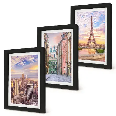 Bilderwand mit einer Ansicht der Städte New York, Paris und Warschau in der Abenddämmerung