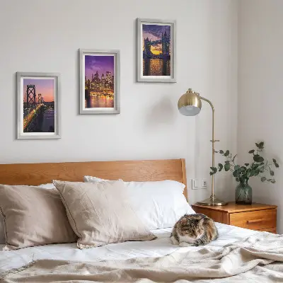 Bilderwand mit Brücken und Stadtansichten im Sonnenuntergang