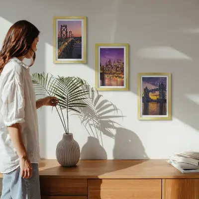 Bilderwand mit Brücken und Stadtansichten im Sonnenuntergang