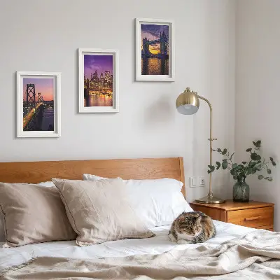 Bilderwand mit Brücken und Stadtansichten im Sonnenuntergang