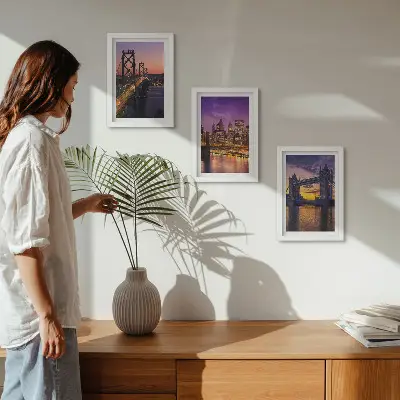 Bilderwand mit Brücken und Stadtansichten im Sonnenuntergang