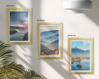 Bilderwand mit malerischen Berglandschaften und Wasserfällen aus der Natur