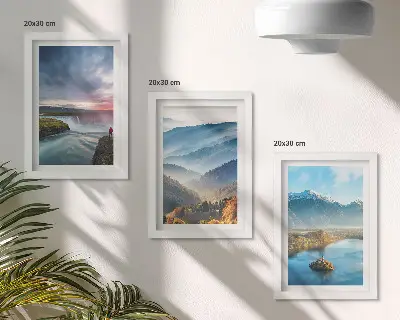 Bilderwand mit malerischen Berglandschaften und Wasserfällen aus der Natur