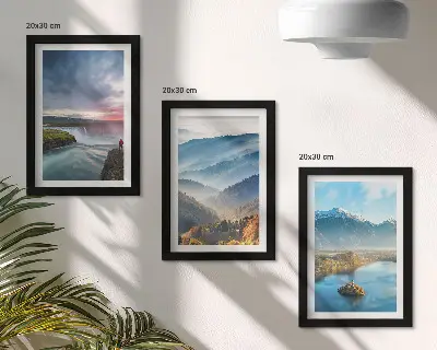 Bilderwand mit malerischen Berglandschaften und Wasserfällen aus der Natur