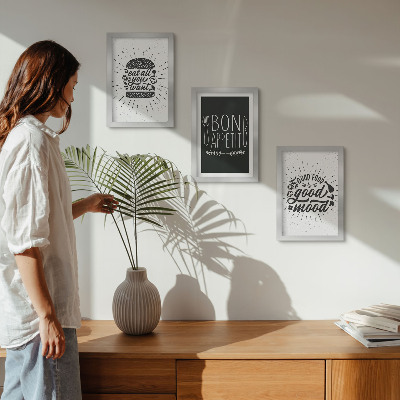 Bilderwand Grafiken mit Slogans rund um Essen und Kulinarik
