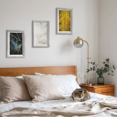 Bilderset mit Rahmen mit modernen geometrischen Mustern und natürlichen Pflanzenmotiven