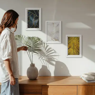 Bilderset mit Rahmen mit modernen geometrischen Mustern und natürlichen Pflanzenmotiven