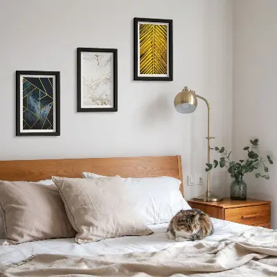 Bilderset mit Rahmen mit modernen geometrischen Mustern und natürlichen Pflanzenmotiven