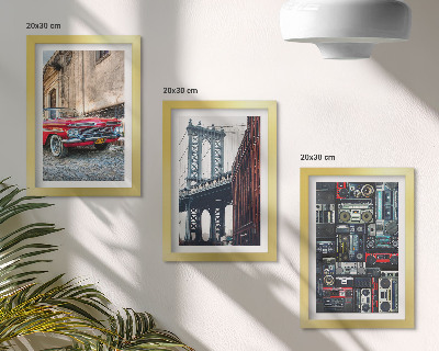Fotowand Ein altes Auto auf der Straße in der Nähe der Brooklyn Bridge und Retro-Audiogeräte