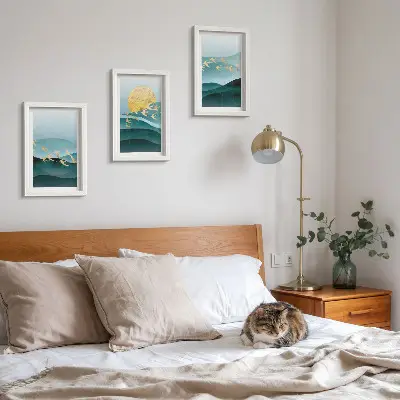 Bilderwand mit abstrakten Landschaften aus Sonnenwellen und fliegenden Vögeln
