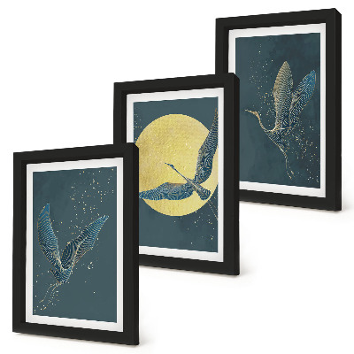 Fotowand Kraniche im Flug vor dem Hintergrund von Mond und Sternen