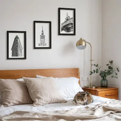 Bilderwand mit Architektur in Schwarz-Weiß-Minimalismus