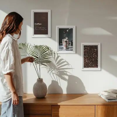 Bilderwand mit der Definition eines Kaffeegetränks mit Schlagsahne