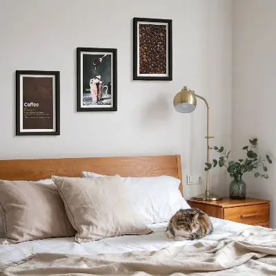 Bilderwand mit der Definition eines Kaffeegetränks mit Schlagsahne