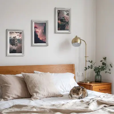 Bilderwand mit Fantasielandschaften und Bergmotiven aus Japan